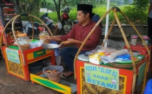 Kerak Telor Jajanan Khas Betawi Dengan Cita Rasa Gurih dan Manis.