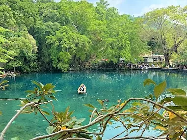 Telaga Biru Cicerem, Wisata Alam Viral di Kuningan dengan Air Sebening Kaca