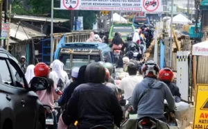 Jembatan Cikereteg Penghubung Kabupaten Bogor – Sukabumi Kembali Longsor