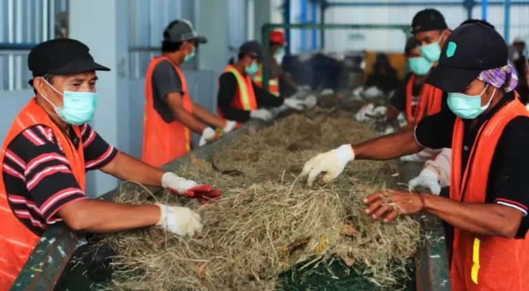 PLN Kembangkan Pembangkit Listrik Dari Sampah di Palembang