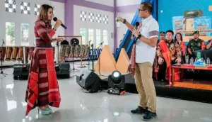 Sandiaga Uno Nikmati Jus Anggir Kreasi Siswa SMKN 1 Simanindo