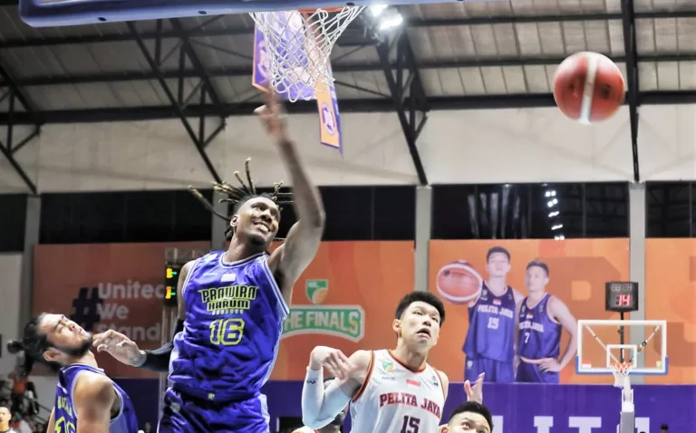 Pelita Jaya Tunduk Oleh Prawira Bandung Dengan Skor 74-65 Pada Game 1 Final IBL 2023