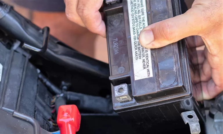 Tips Merawat Aki Motor. Penyebab Daya Aki Sepeda Motor Drop