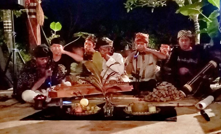 Tradisi Nyawang Bulan Katumbiri Resort