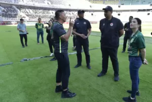 Cek Kesiapan Jelang Laga Persebaya Lawan Arema Menpora Dito Tinjau Gelora Bung Tomo