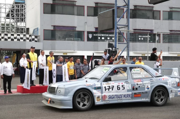 Parade Seribu Mobil Marcedez Benz, Pecahkan Rekor MURI di Sirkuit Internasional Sentul