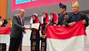 Tim Riset MAN 1 Kuantan Singingi Raih Medali Emas WICE Malaysia