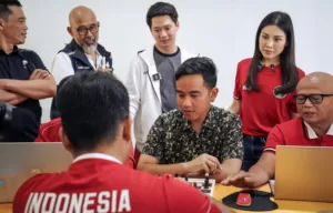 Wamenparekraf Angela Saksikan Walikota Solo Bermain Catur dengan Atlet Para Games di Kusuma Sahid Prince Hotel