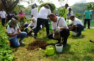 AP I Komitmen Lestarikan Lingkungan, Gandeng PPK Kemayoran Tanam 350 Bibit Pohon