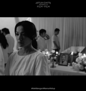 Jatuh Cinta Seperti di Film Film Bercerita Lewat First Look Dua Tokoh Utamanya