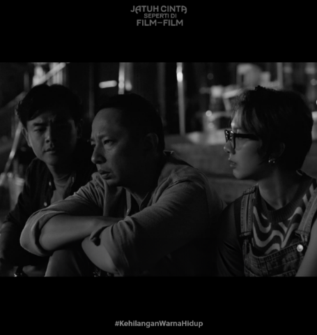 Jatuh Cinta Seperti di Film Film Bercerita Lewat First Look Dua Tokoh Utamanya