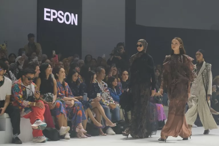 Pencetakan Ramah Lingkungan Epson Gandeng Desainer Indonesia di Jakarta Fashion Week 2024