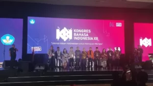 Kongres Bahasa XII Berikan Anugerah Hoesein Djajadiningrat