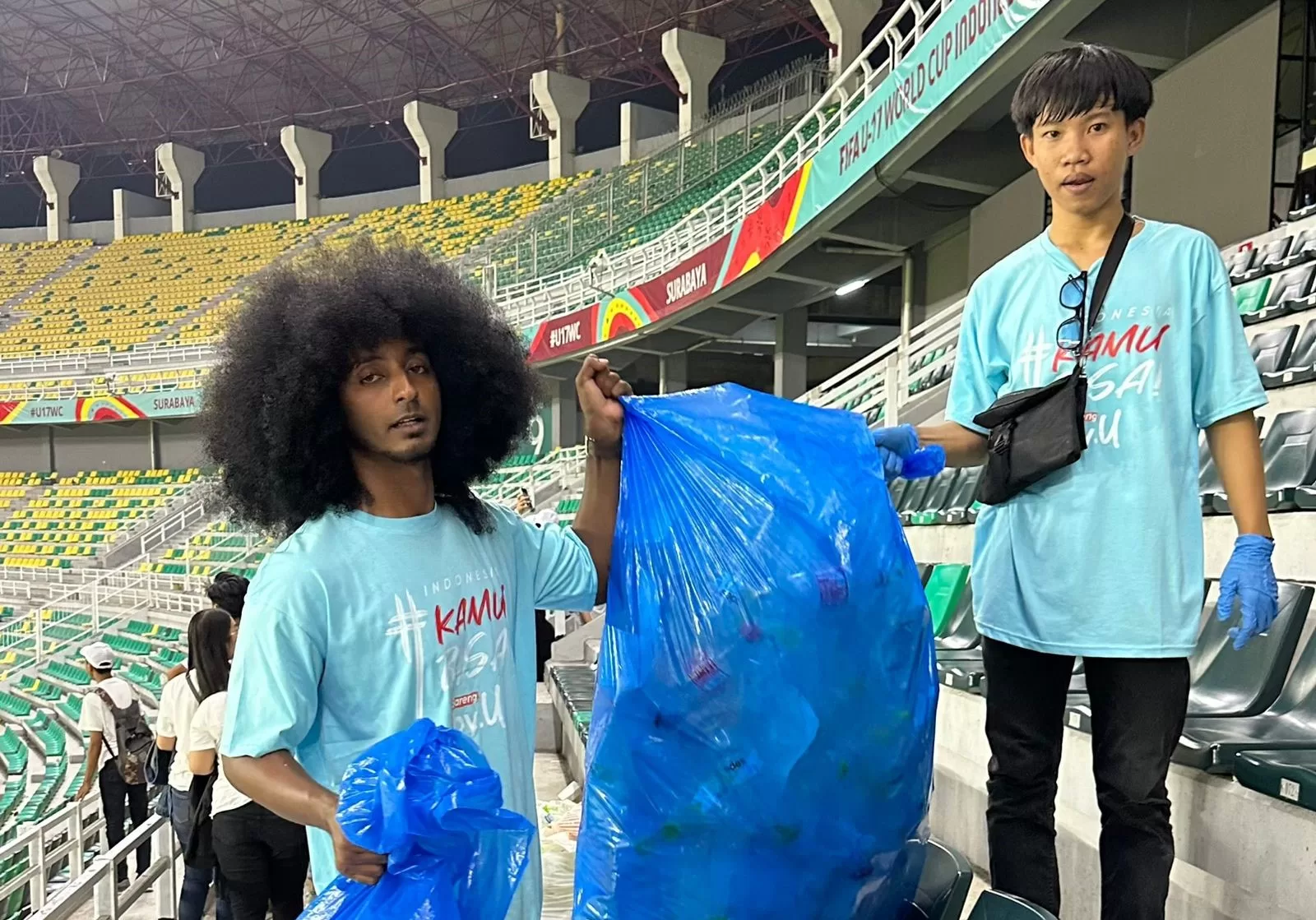 Menteri BUMN Apresiasi Suporter Timnas yang Bersihkan Stadion GBT Surabaya