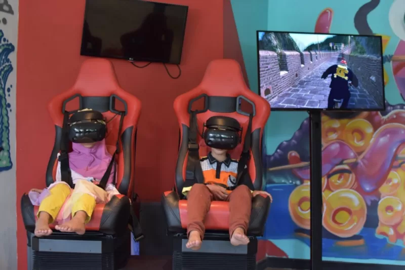 Hadirkan Seni Instalasi Lampu ala Taman Peri and Virtual Reality Games, Mercure Convention Center Ancol Hadirkan Pengalaman Makan Malam Berbeda di Malam Pergantian Tahun 2024