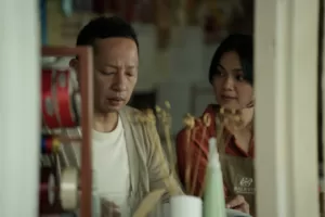 Lima Hari Penayangan Pertama, Jatuh Cinta Seperti Di Film Film (JESEDEF) Raih 182.203 Penonton, Hitam-Puti hkan Layar Bioskop Seluruh Indonesia