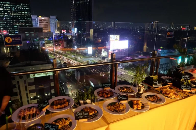all seasons Jakarta Thamrin Friday Night at Skyloft