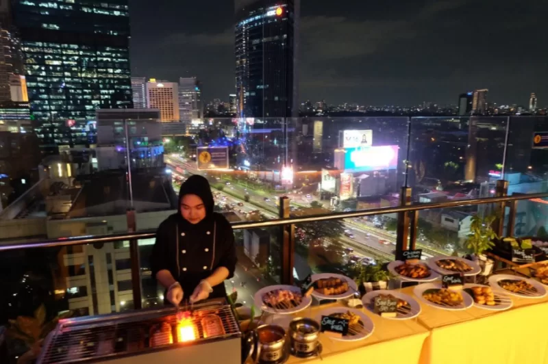 all seasons Jakarta Thamrin Friday Night at Skyloft