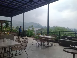 Rekomendasi Tempat Nongkrong Bebas Macet, Lenirra Villa and Resto Dari Kafe, Villa, Glamping Sampai Nuansa Alam Ada Di Sini!