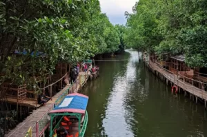 Ekowisata Jembatan Cinta Bekasi