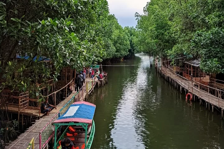 Ekowisata Jembatan Cinta Bekasi