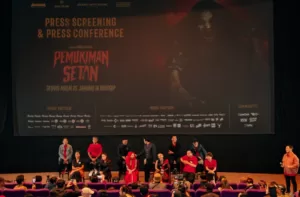 Sambutan Hangat Penonton Mengalir di Gala Premiere Pemukiman Setan, Film Horor Aksi Terbaru dari Charles Gozali