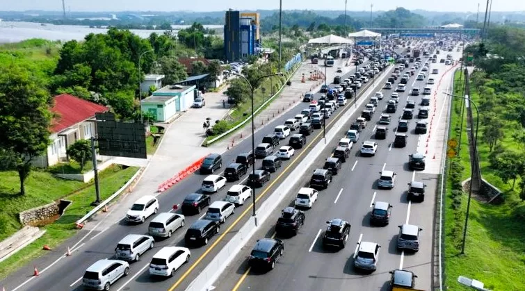 Sebanyak Lebih dari 125.000 Kendaraan Kembali ke Jabotabek Arus Balik Liburan Nataru Pantauan Jasa Marga