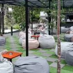 Sudut Lenggah Coffee & Eatery Bogor Hidden Gem Berkonsep Nature dan Outdoor View Pohon Pinus