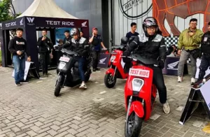 Anggota Klub Jajal Motor Listrik Honda: Lincah dan Ringan
