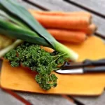 6 Khasiat Daun Seledri Untuk Kesehatan Tubuh