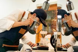 Kopi Gunung Express Puncak, Sensasi Menikmati Suguhan Kopi Dari Barista Keren dengan Gaya Nyentrik