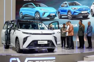 Presiden Joko Widodo Kunjungi Booth MG di IIMS 2024, Menyoroti Komitmen MG terhadap Mobilitas Berkelanjutan