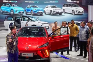 Presiden Joko Widodo Kunjungi Booth MG di IIMS 2024, Menyoroti Komitmen MG terhadap Mobilitas Berkelanjutan