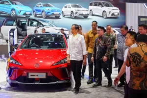 Presiden Joko Widodo Kunjungi Booth MG di IIMS 2024, Menyoroti Komitmen MG terhadap Mobilitas Berkelanjutan