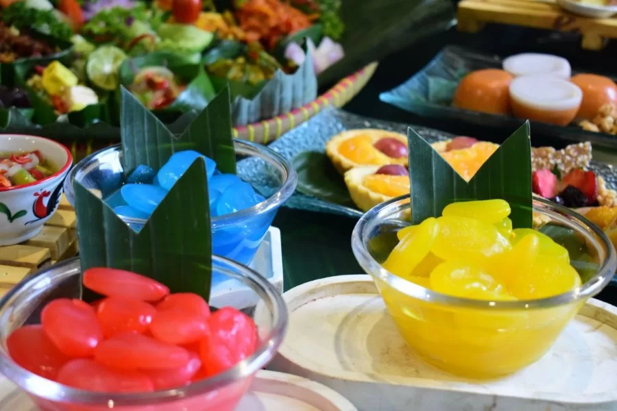 5 Menu Takjil Paling Populer yang Sering Diborong Saat Berpuasa Iftar Delights - Bakul Ramadan, Babarengan Kulineran Ramadan Dengan Menu Masakan Khas Jawa Barat Di YELLO Hotel Paskal Bandung