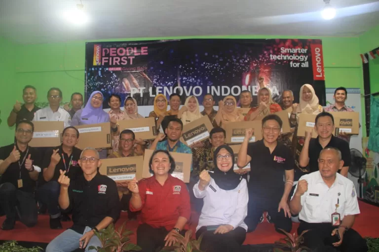 Lenovo Indonesia Menghadirkan Computer Lab For Education Dengan Donasi Ratusan Laptop Dan PC Untuk Lab Komputer Di Sekolah