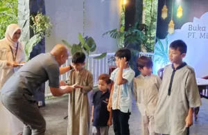 Kebun Raya Berikan Santunan Kepada Anak Yatim