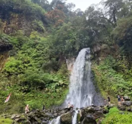 Air Terjun Curug Cibeureum, Berwisata Sambil Ngabuburit Di Kaki Gunung Gede Pangrango