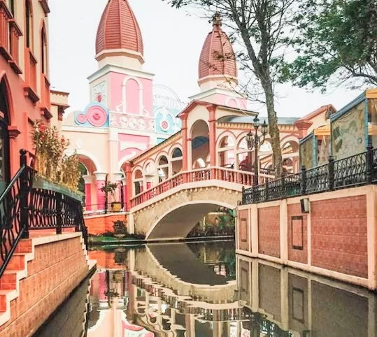 Destinasi Wisata Little Venice Puncak, Serasa Liburan Di Eropa