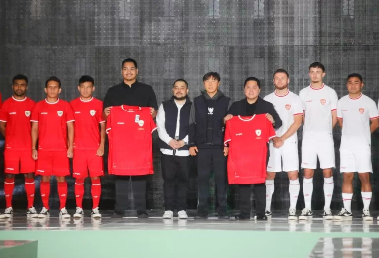 Jersey Baru Timnas Sepakbola Indonesia Gunakan Produk Lokal
