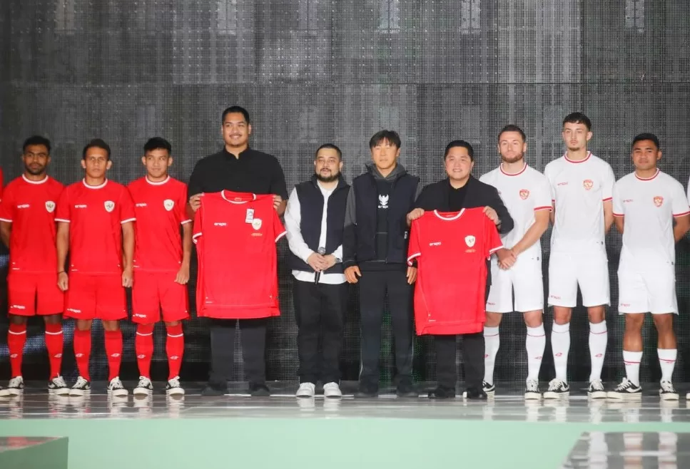 Jersey Baru Timnas Sepakbola Indonesia Gunakan Produk Lokal