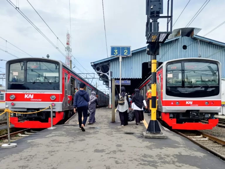 KAI Commuter Siapkan Layanan Angkutan Lebaran Untuk Pengguna Commuter Line Antarkota, Sebanyak 1.061 Perjalanan Per Hari Lintas Jabodetabek Di Operasikan KAI Commuter Pada Musim Libur Lebaran 2024