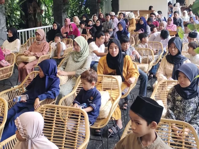 Kebun Raya Berikan Santunan Kepada Anak Yatim