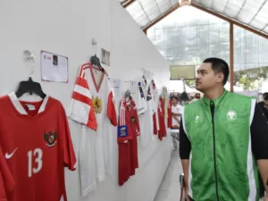 Kunjungi Football Shirt Fair 2024, Menpora Dito Apresiasikan Kontribusi The Forum Sports Hub