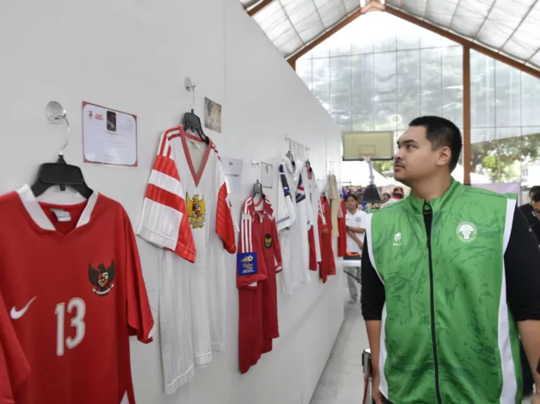 Kunjungi Football Shirt Fair 2024, Menpora Dito Apresiasikan Kontribusi The Forum Sports Hub