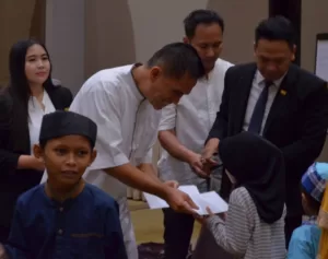 Hotel Santika Premiere Hayam Wuruk - Jakarta Buka Puasa Bersama dan Berbagai untuk Sesama dengan Anak Yatim