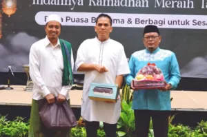 Hotel Santika Premiere Hayam Wuruk - Jakarta Buka Puasa Bersama dan Berbagai untuk Sesama dengan Anak Yatim