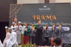 Hotel Santika Premiere Hayam Wuruk - Jakarta Buka Puasa Bersama dan Berbagai untuk Sesama dengan Anak Yatim