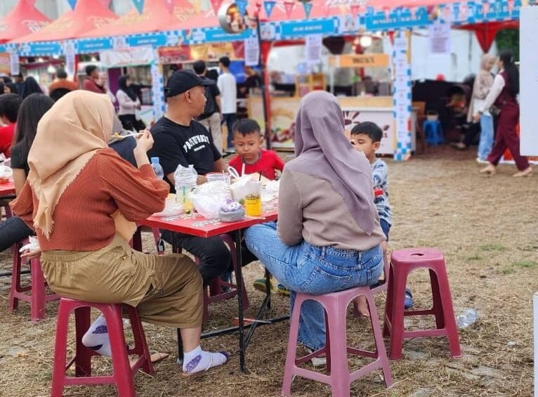 7 Tempat Rekomendasi Berburu Takjil di Bekasi untuk Buka Puasa yang Nikmat Berwisata Kuliner Sambil Penuhi Semua Kebutuhan, Untung Di Booth FIFGROUP