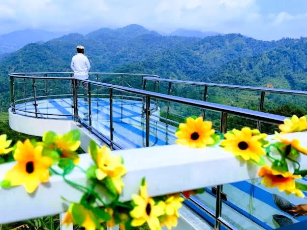 Wisata Jembatan Kaca Lereng Cibolang Lebak Banten, Banyak Spot Foto HIts